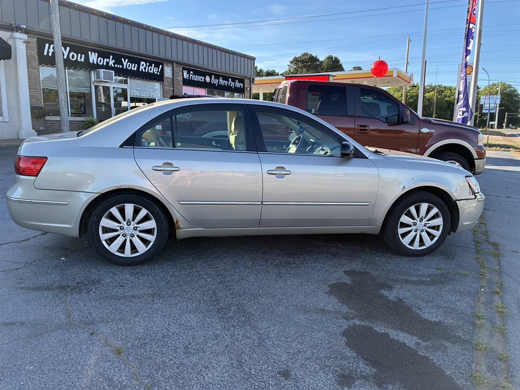 2010 Hyundai Sonata's photo